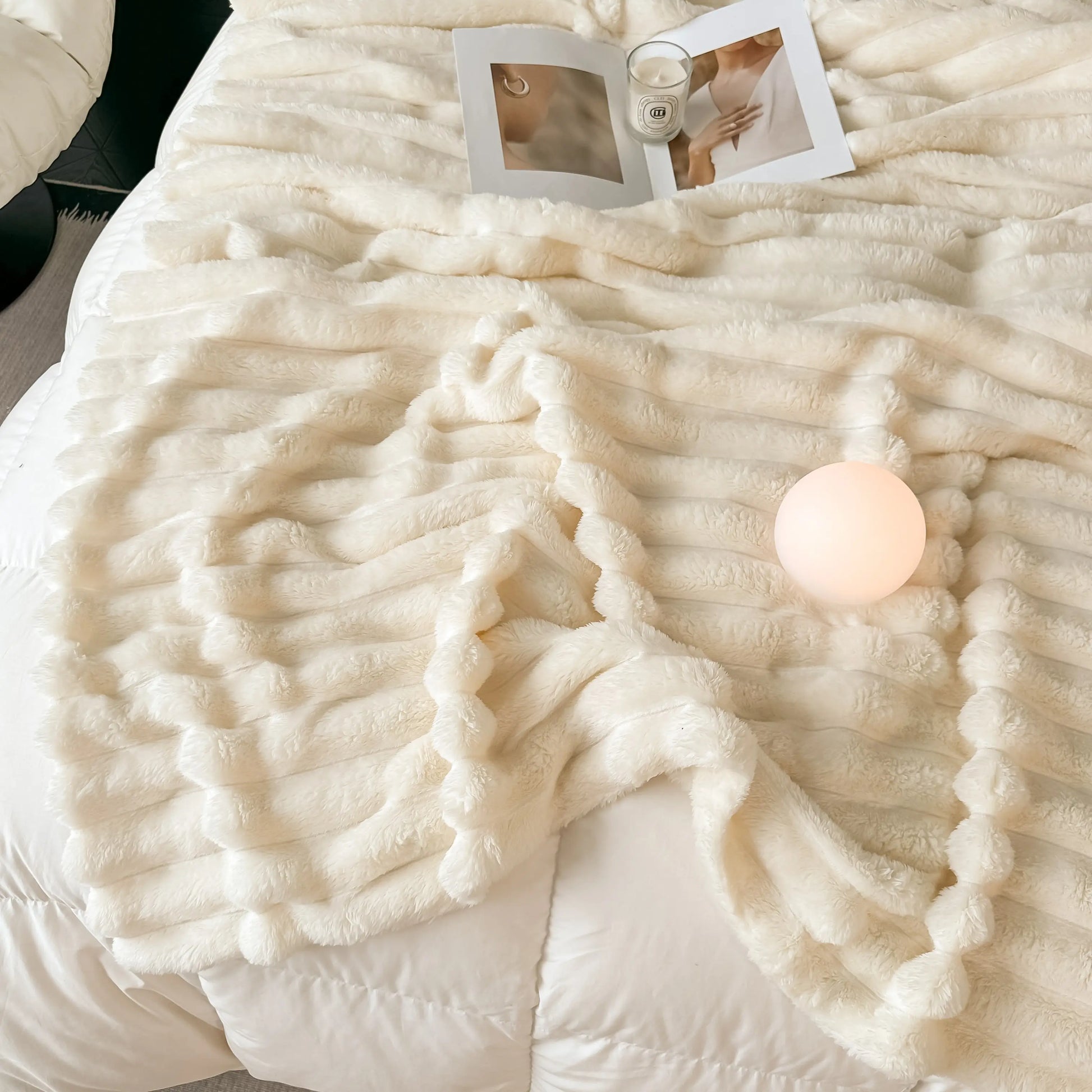 Warm Cozy Flannel Blanket,Soft Blanket, Office Sofa Couch Bed Camping Travel Nap Blanket,Machine Washable,Gift Blanket