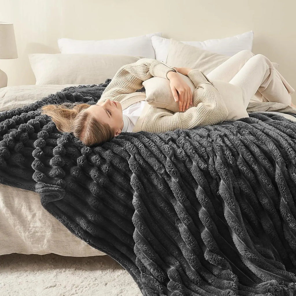 Warm Cozy Flannel Blanket,Soft Blanket, Office Sofa Couch Bed Camping Travel Nap Blanket,Machine Washable,Gift Blanket